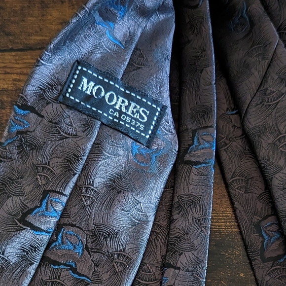 Moore's Tie - Picture 3 of 3